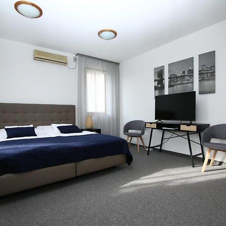Jonathan Bed&Pizza Komarom Luaran gambar