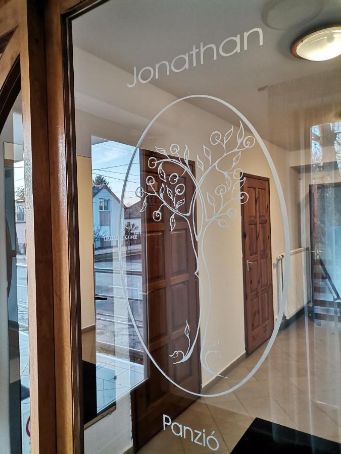 Jonathan Bed&Pizza Komarom Luaran gambar